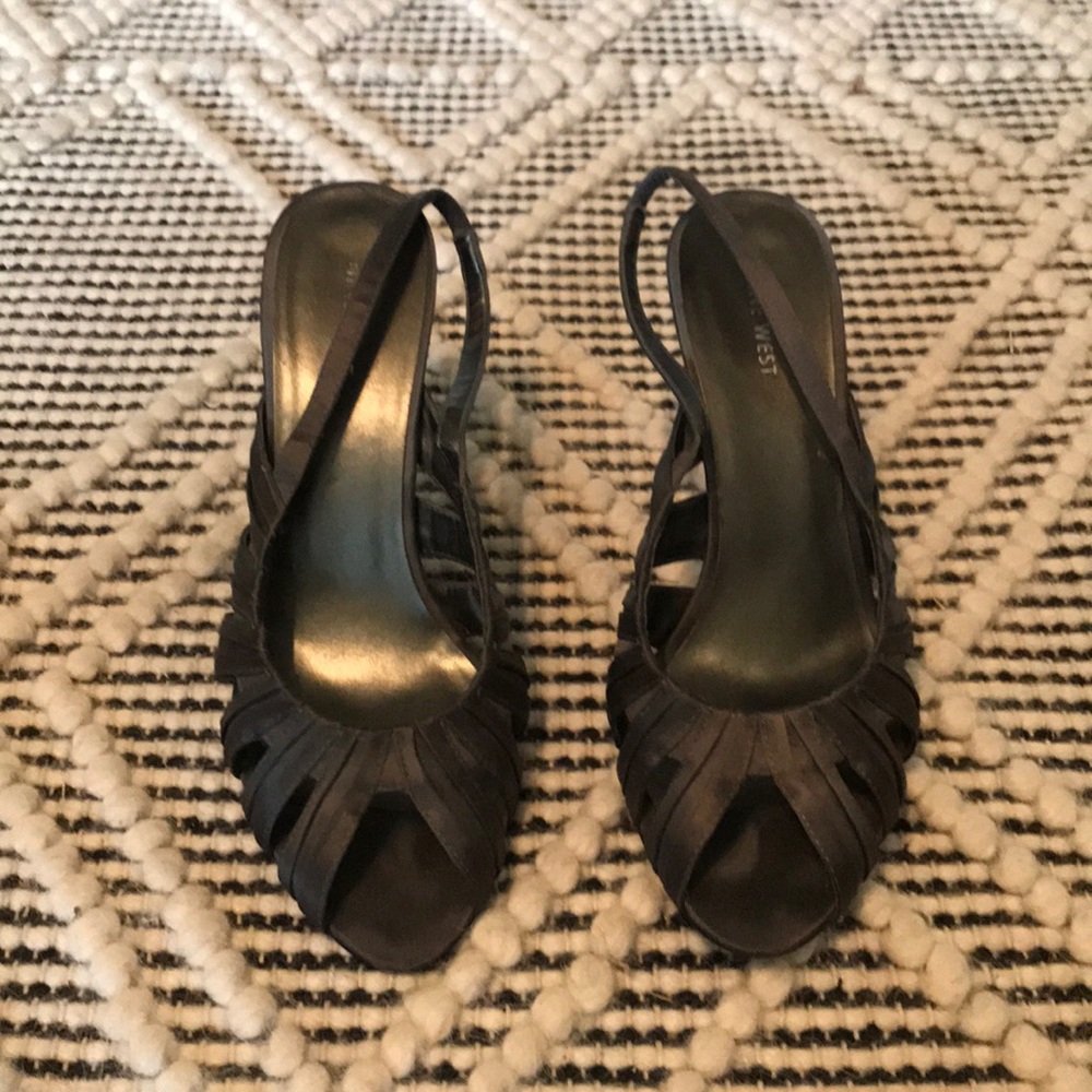 Nine West Satin Grey Evening Heels (size 9.5)